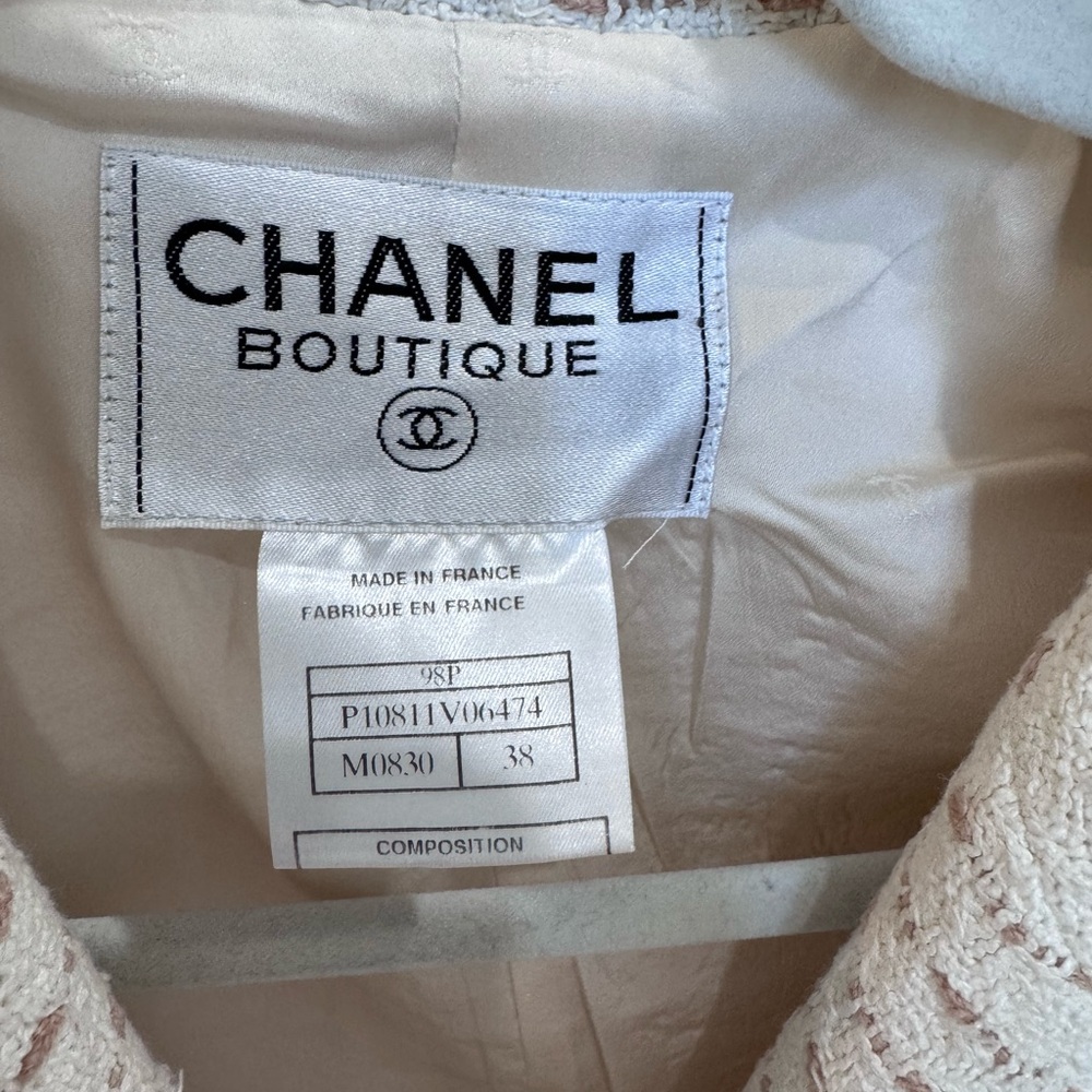 Authentic Chanel 1998 Peaked Lapels Boucle Ivory Tweed Blazer - Size 38 - Picture 7 of 8